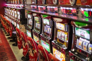 Lucky Neko slot game interface on hoki138 slot showing reels and bet controls